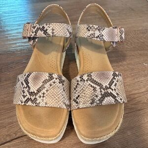 Clark’s Snake Print Platform Sandals Size 7.5